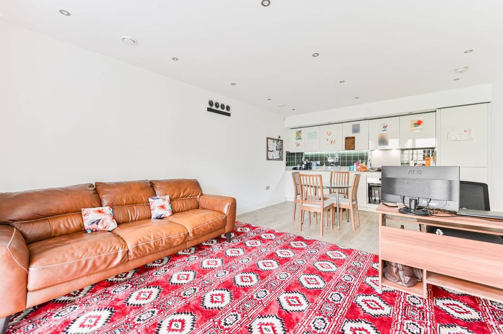 Property photo 3 of 13