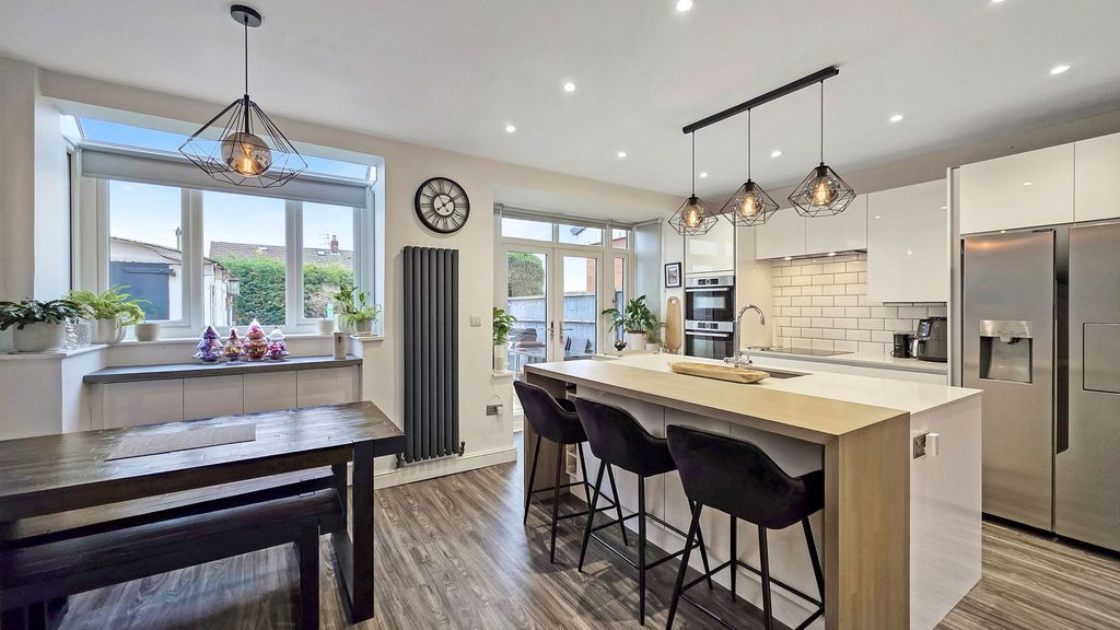 Property photo 2 of 25