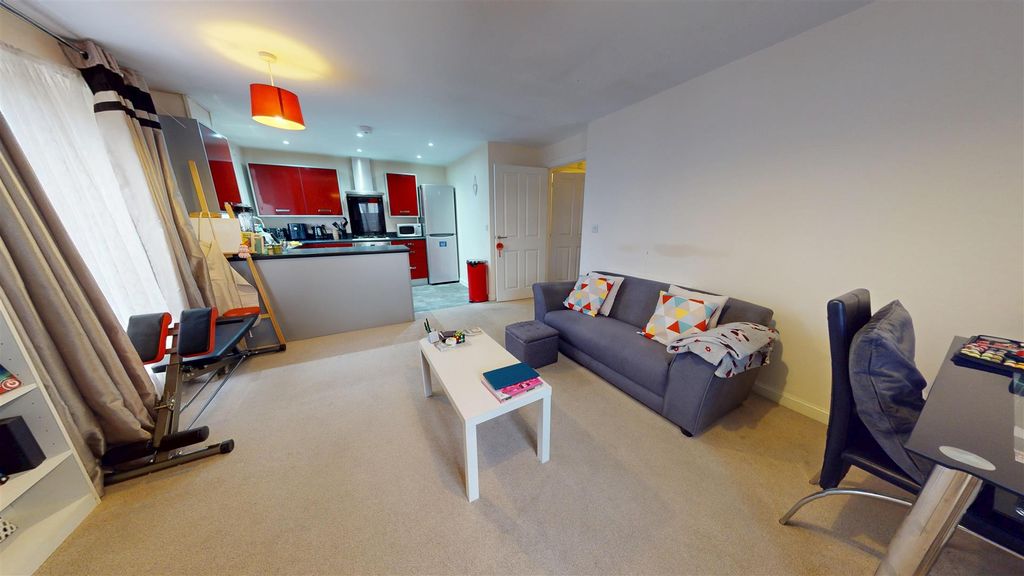 Property photo 3 of 12