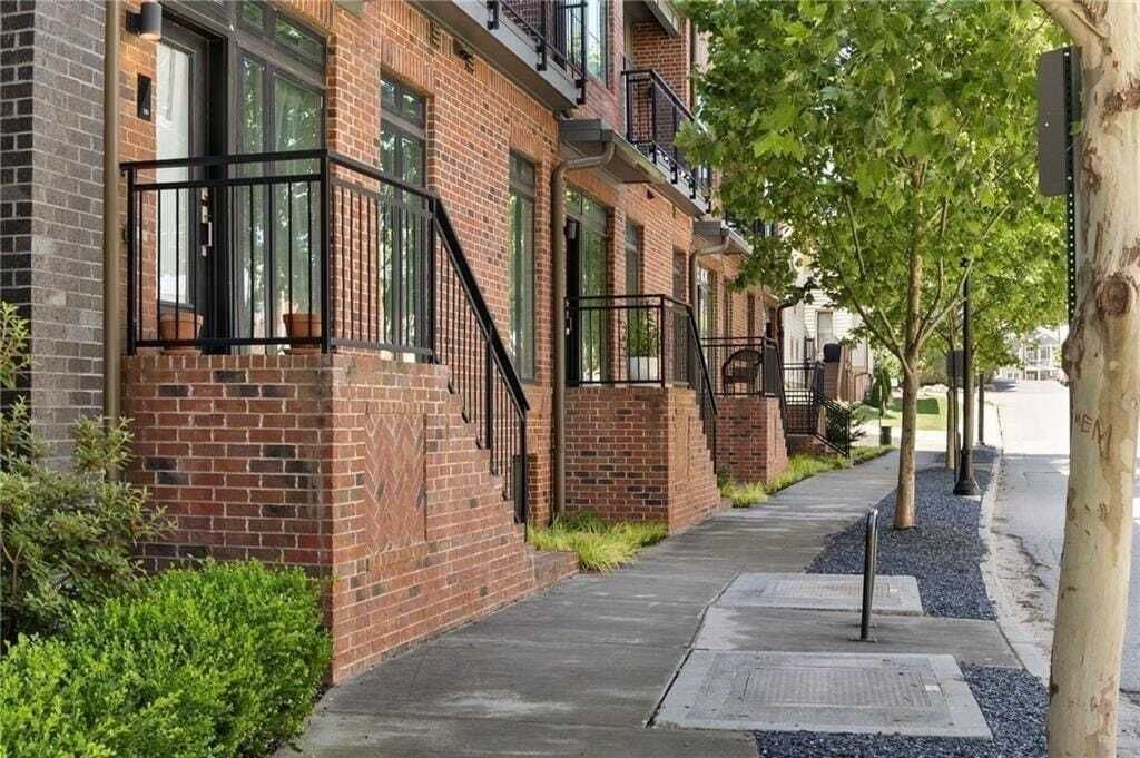 Property photo 1 of 31