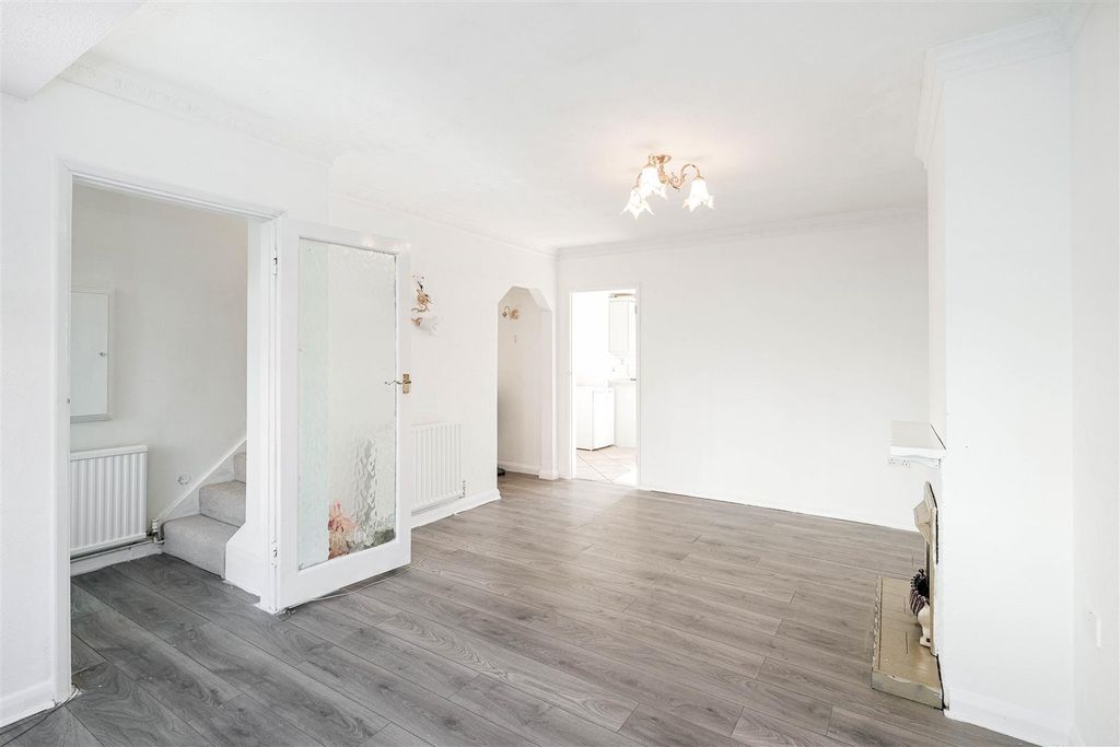 Property photo 2 of 21