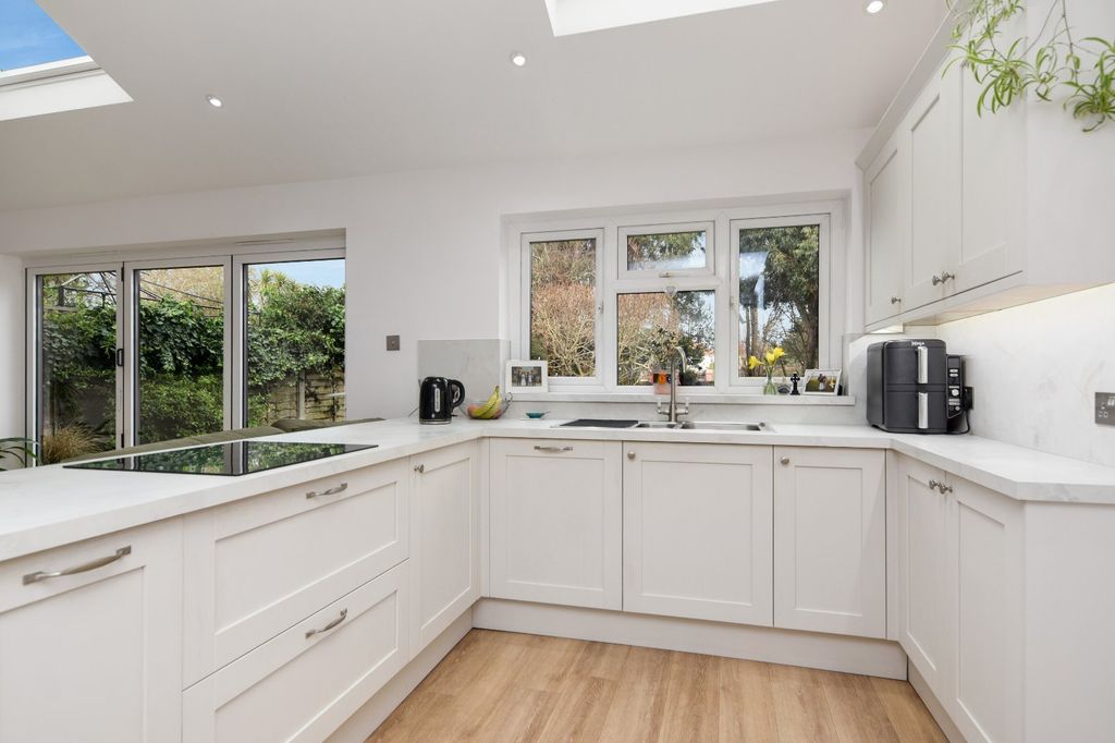 Property photo 3 of 42 Picture No. 12