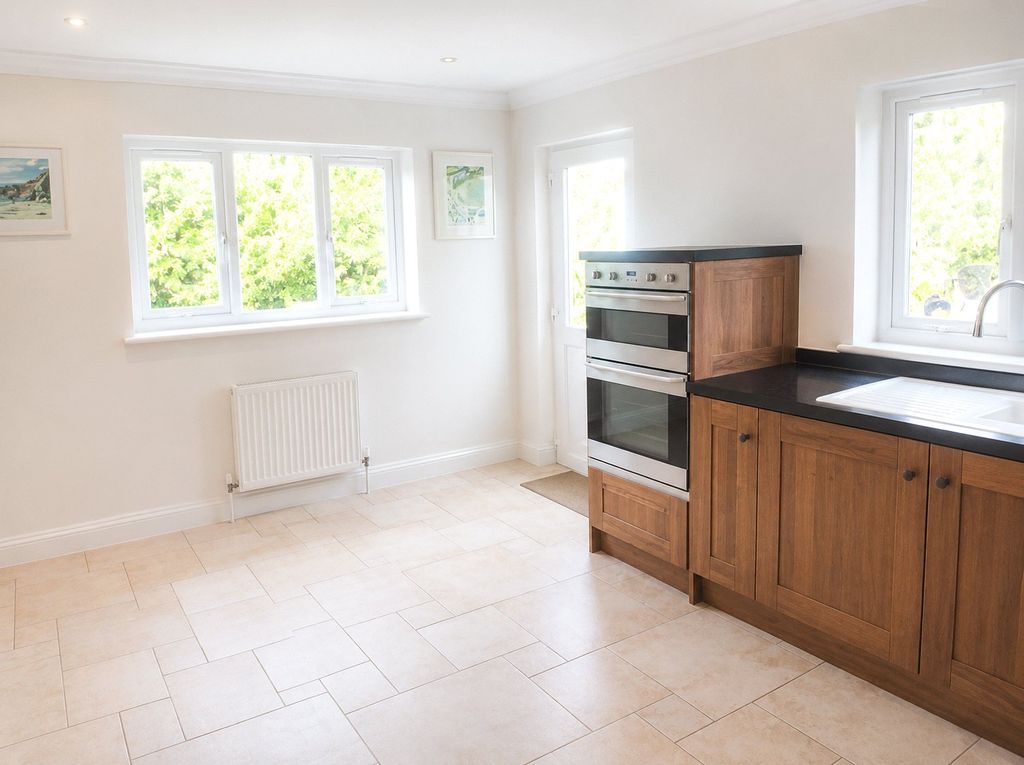 Property photo 3 of 9 Picture No. 01