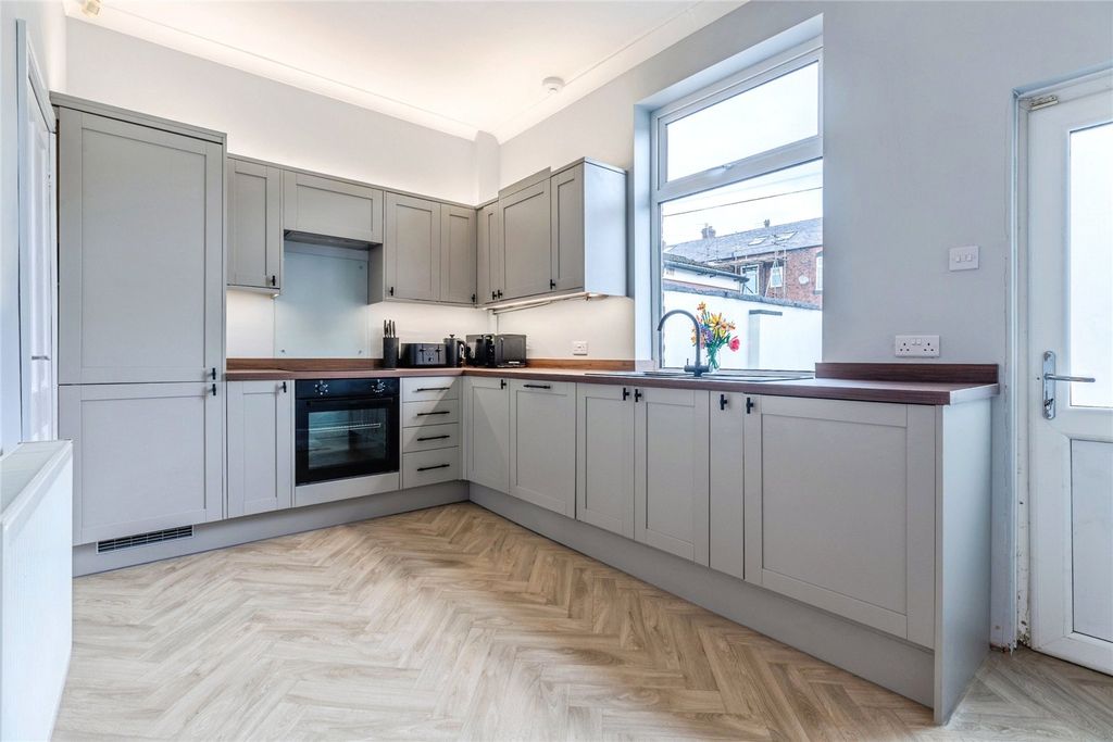 Property photo 2 of 20 Picture No. 06