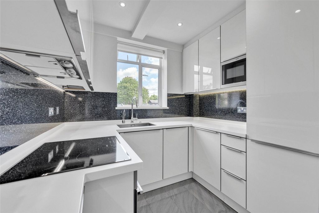 Property photo 2 of 18 Picture No. 06