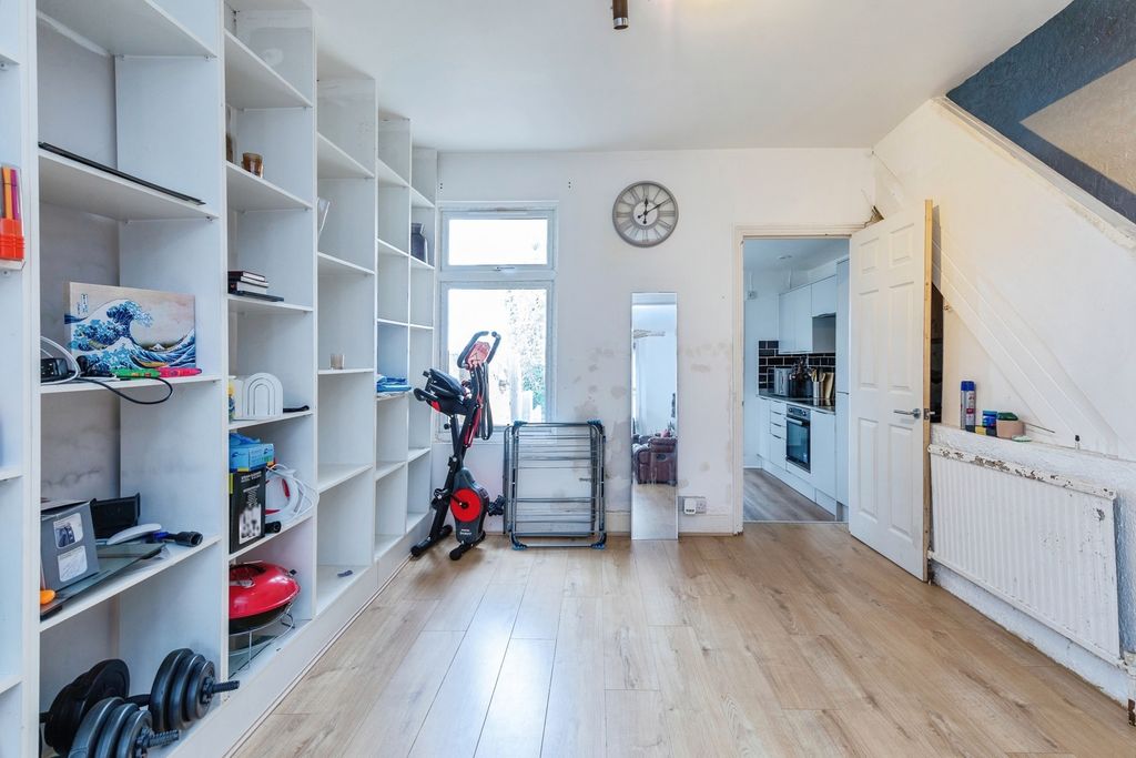 Property photo 3 of 12 Pbox-Img.Jpg