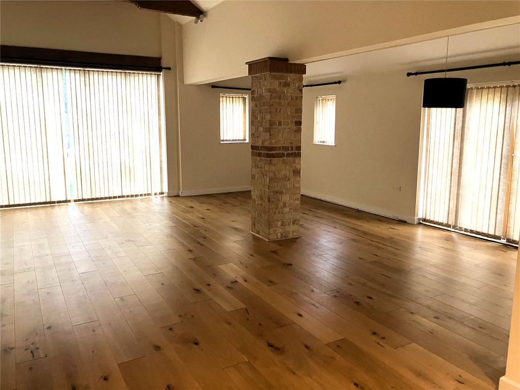 Property photo 3 of 11 Picture No. 12