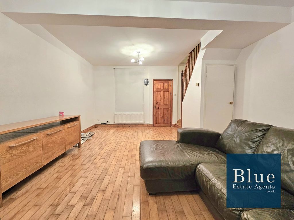 Property photo 2 of 12 Lounge