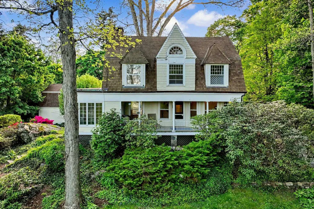 Property photo 1 of 4