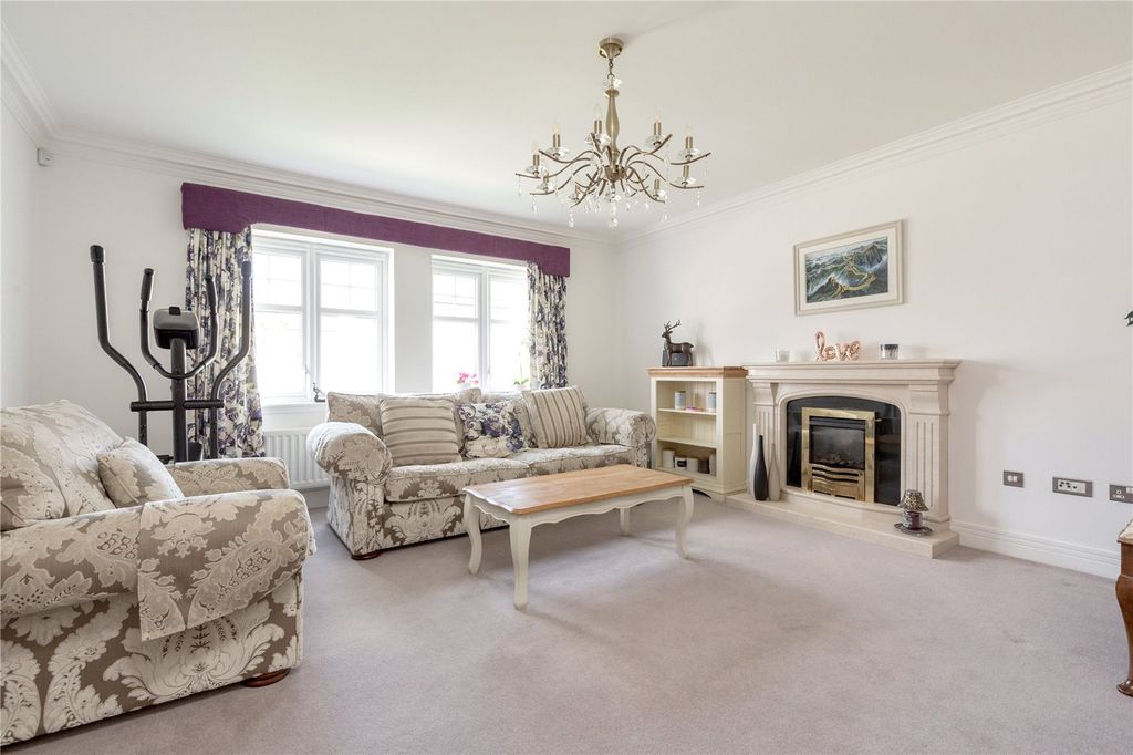 Property photo 2 of 34 Picture No. 43