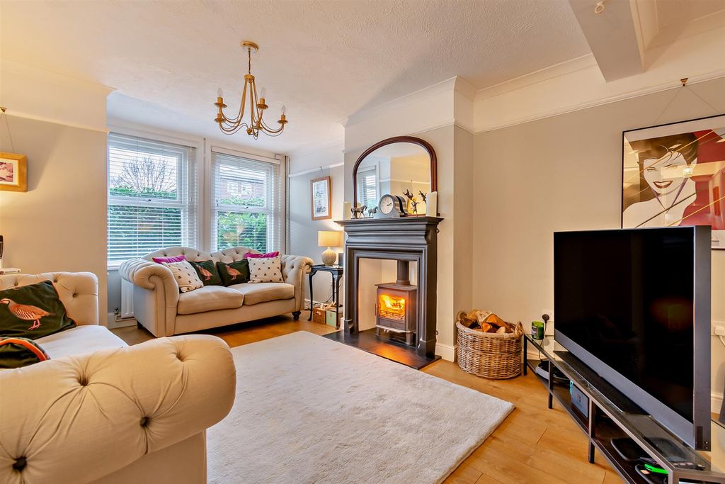 Property photo 3 of 27 8587346-Interior15-800.Jpg