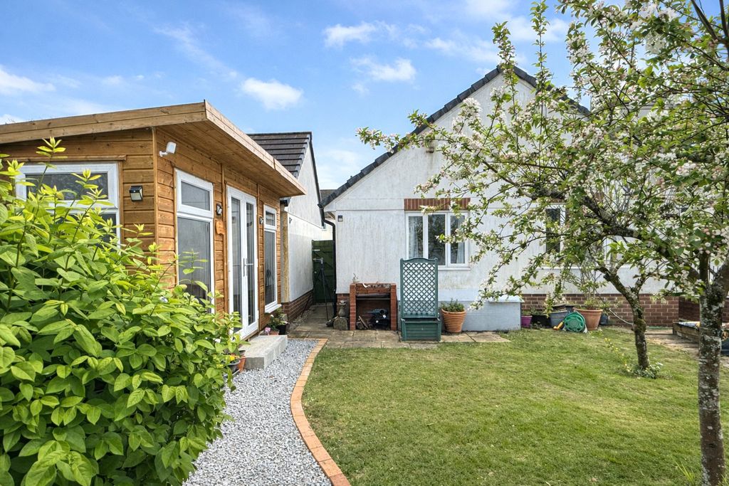 Property photo 3 of 12 Picture No. 02