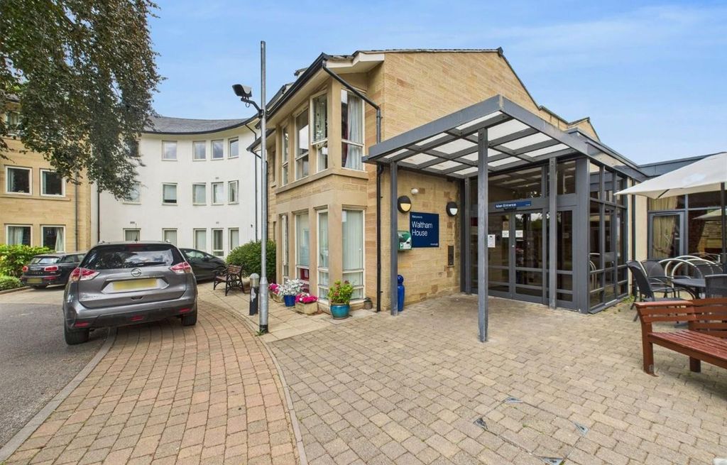 Property photo 1 of 11 Outside