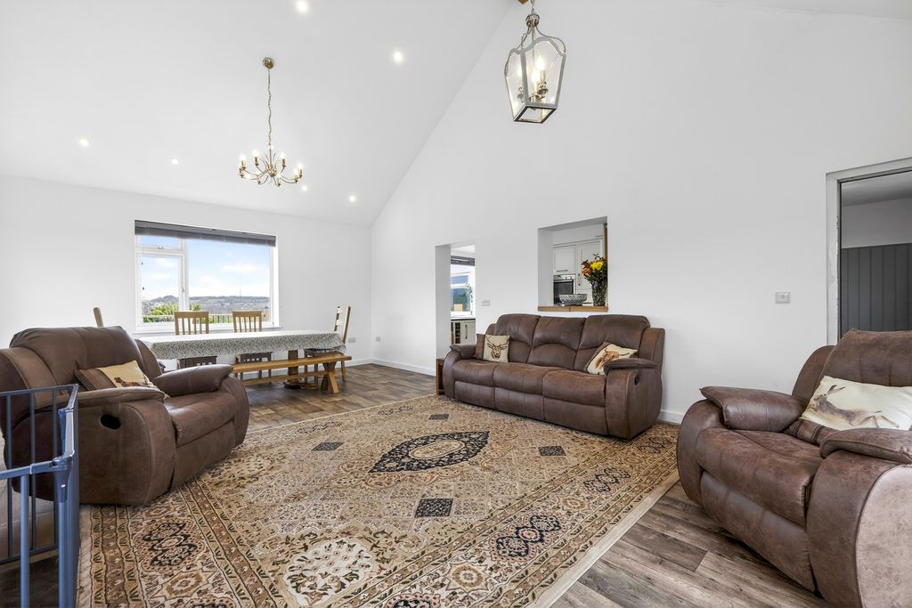 Property photo 3 of 20 Pbox-Img.Jpg