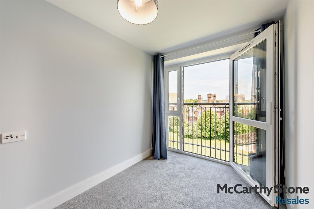 Property photo 1 of 28 8696125-Interior03-800.Jpg