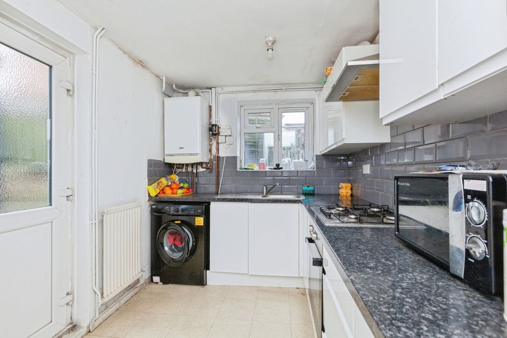 Property photo 3 of 15 Kitchen