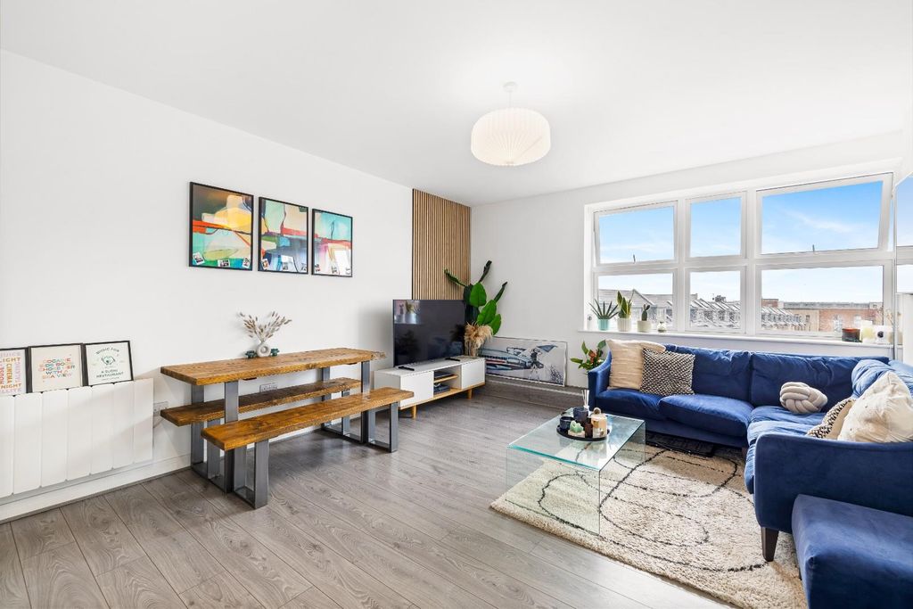 Property photo 2 of 14 Flat 23, The Pinnacle Full Res-5.Jpg