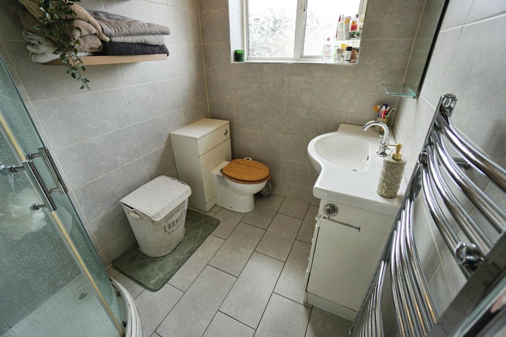 Property photo 3 of 18 Shower Room