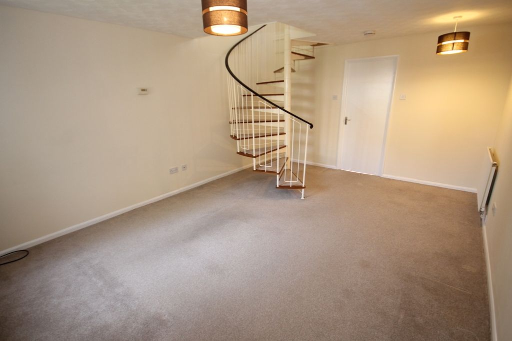 Property photo 2 of 11 Lounge
