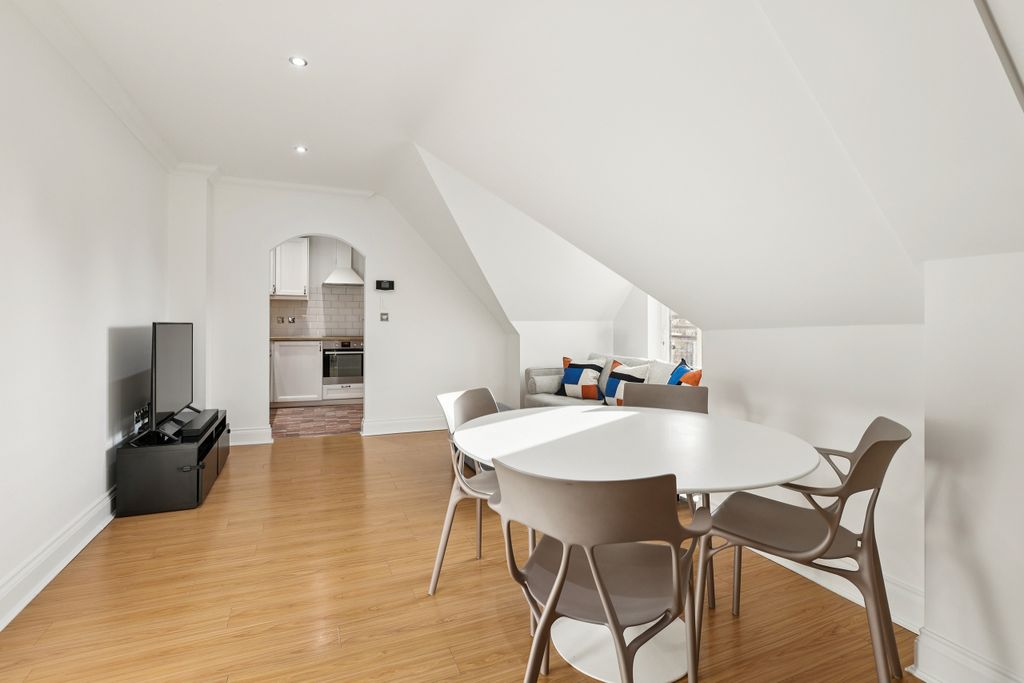 Property photo 3 of 23 Dining Area