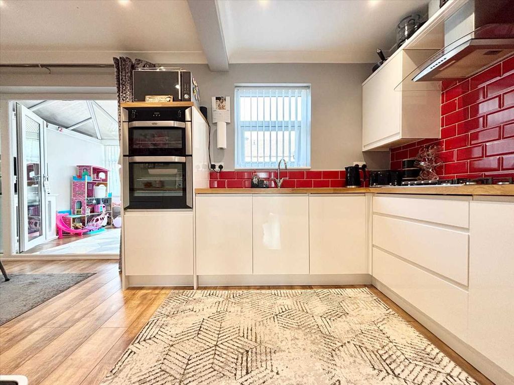 Property photo 2 of 26 Kitchen