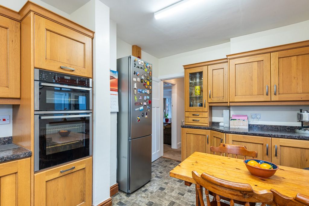 Property photo 3 of 19 Dining Kitchen