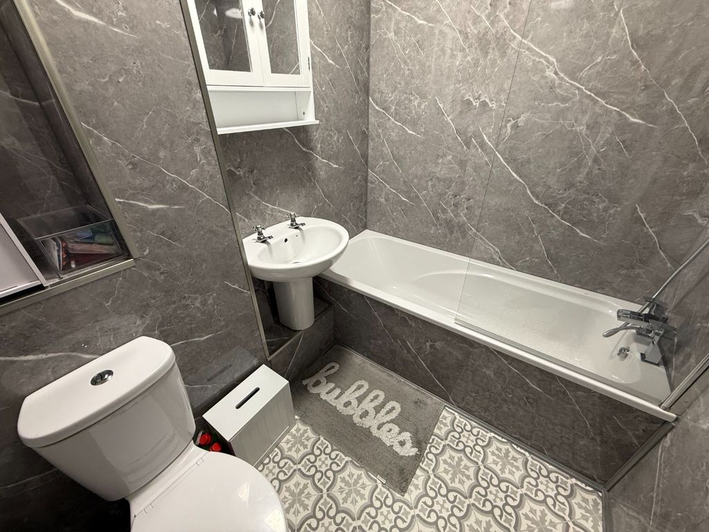 Property photo 3 of 8 5269632
