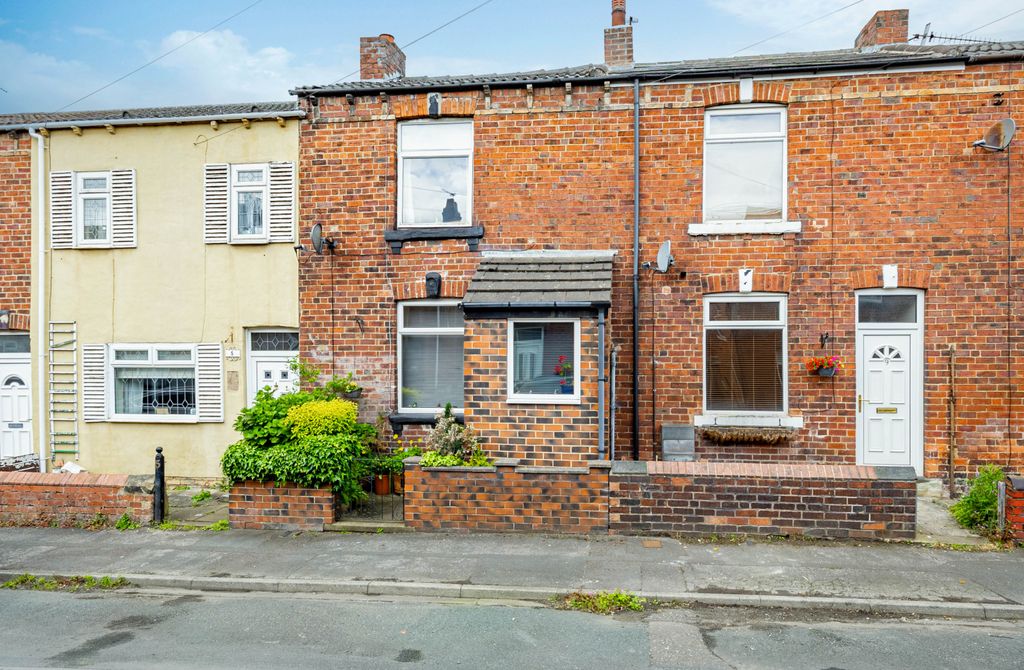 Property photo 1 of 17 2 Bedroom Terrace For Sale