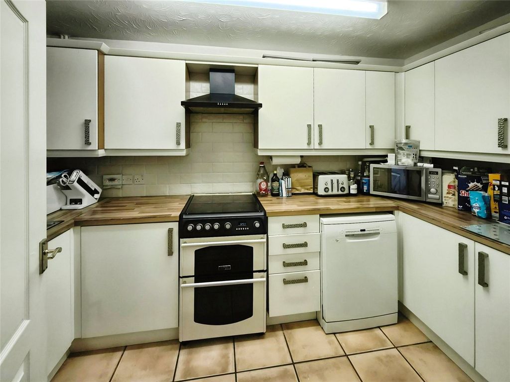 Property photo 2 of 10 Kitchen