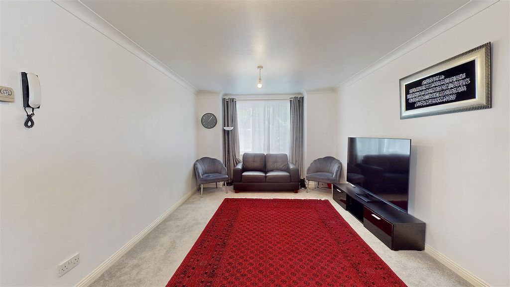Property photo 3 of 7 P2.Jpg