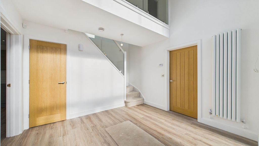 Property photo 2 of 40 4133403