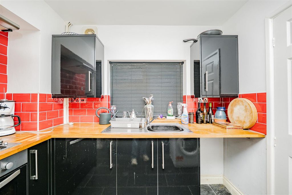 Property photo 3 of 23 P1399315.Jpg