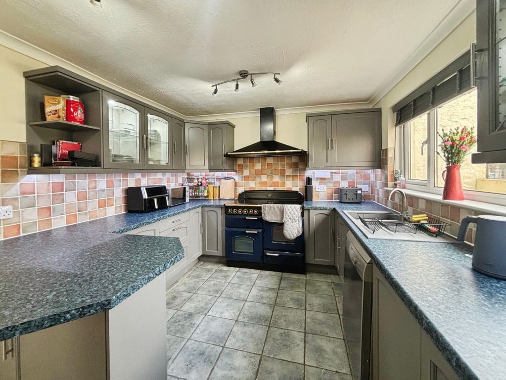 Property photo 2 of 19 4890546