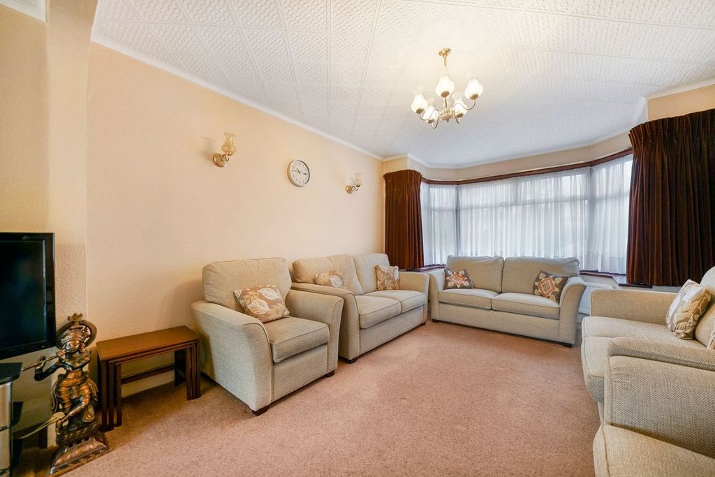 Property photo 3 of 25