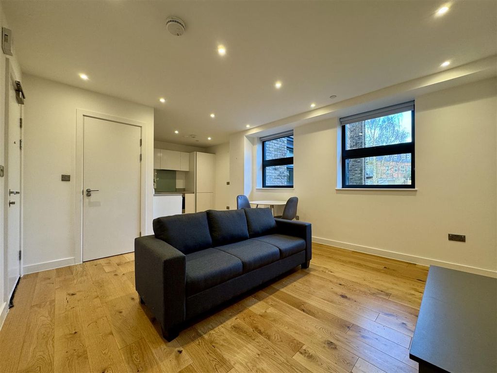 Property photo 3 of 8 Living Room Pic 3.Jpeg