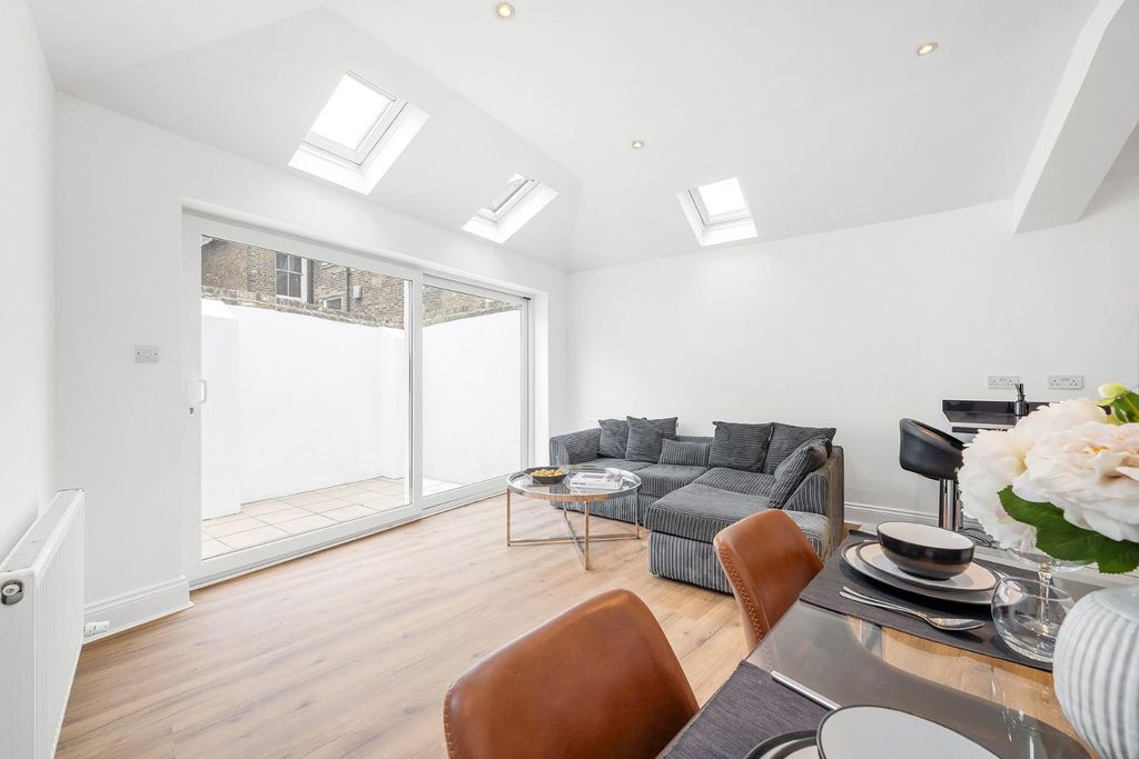 Property photo 2 of 15 Reception (4).Jpg