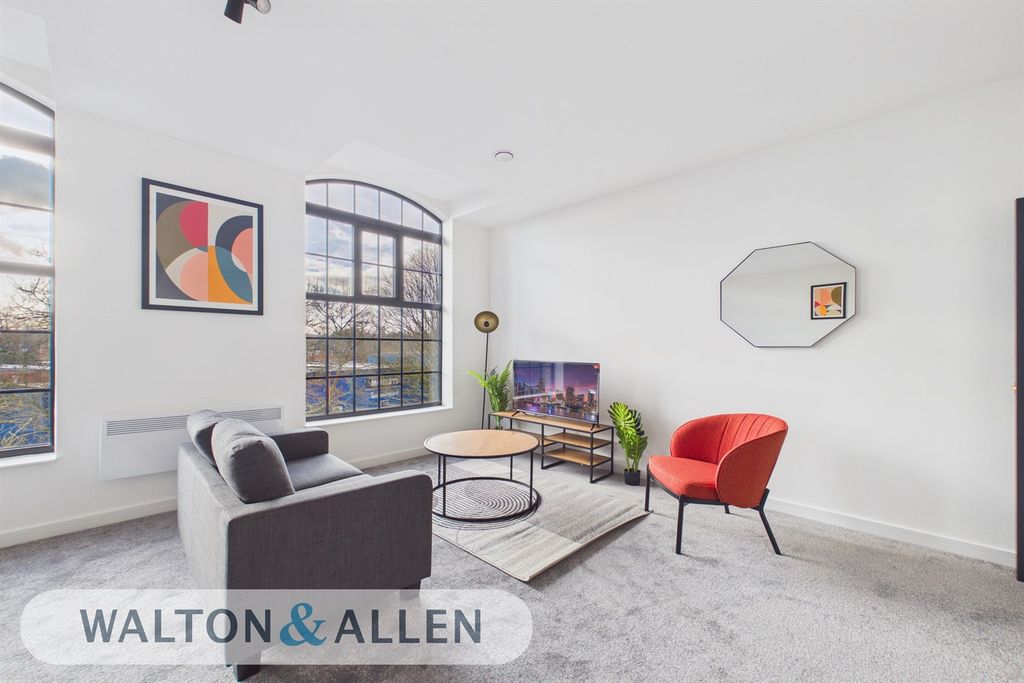 Property photo 1 of 8 (Main)