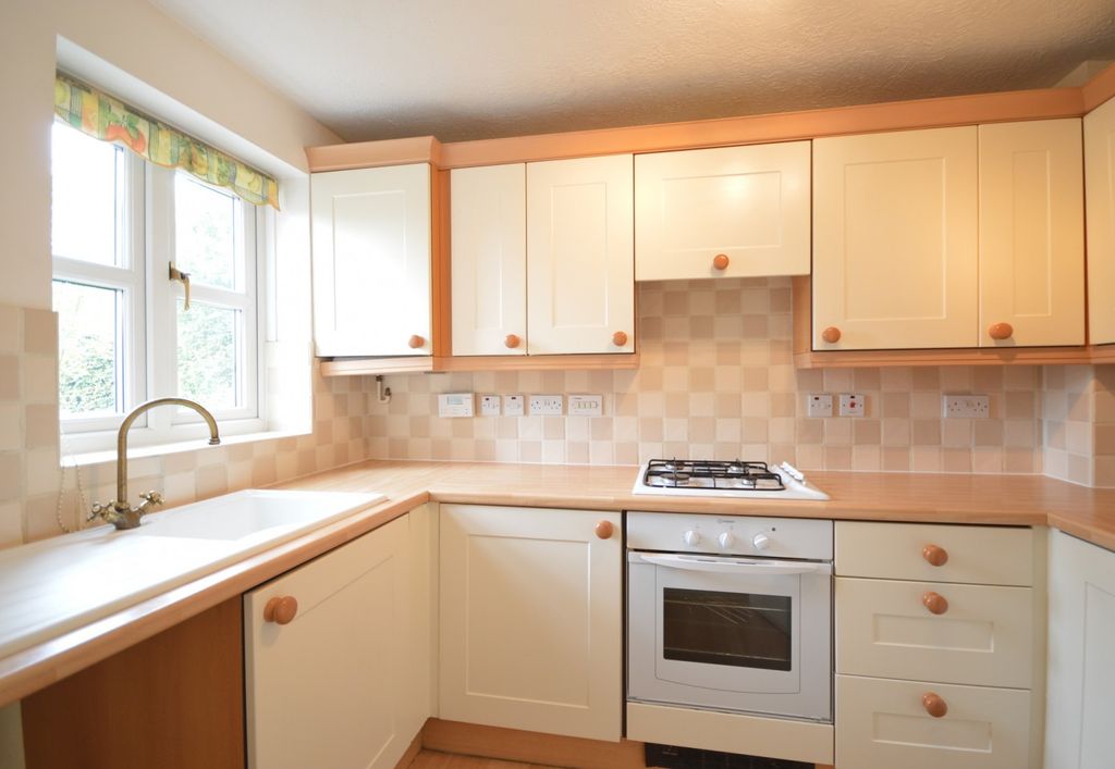 Property photo 2 of 7 Kitchen