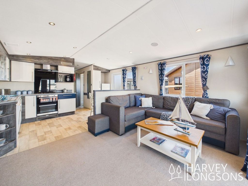 Property photo 3 of 17 Spacious Open-Plan Living In Amble Links Caravan