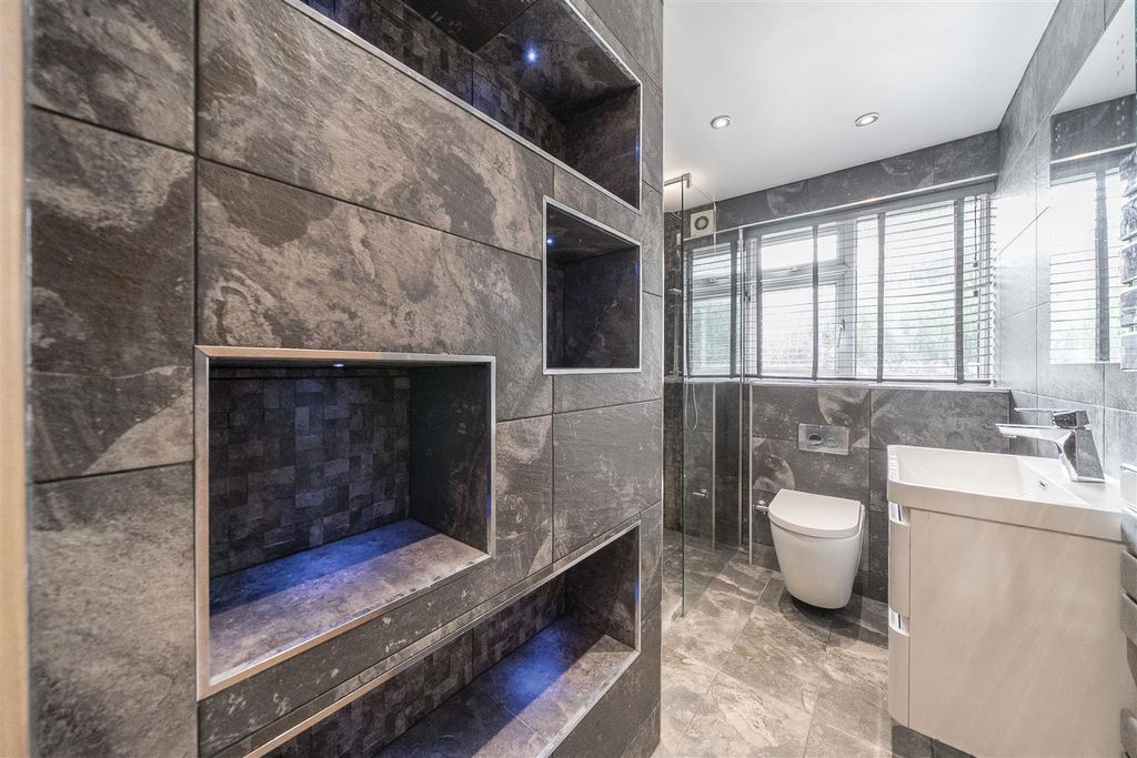 Property photo 3 of 14 1328345-13-687F93E45Ac31-Arw.Jpg