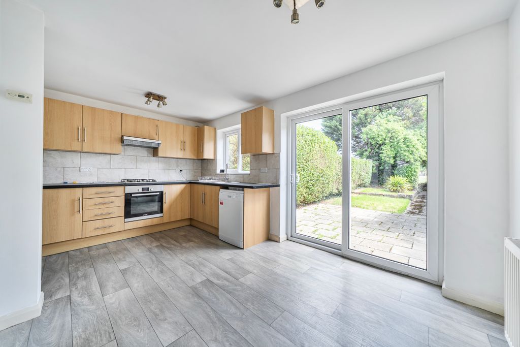 Property photo 2 of 15 1481245-10-6A33Ea652621c