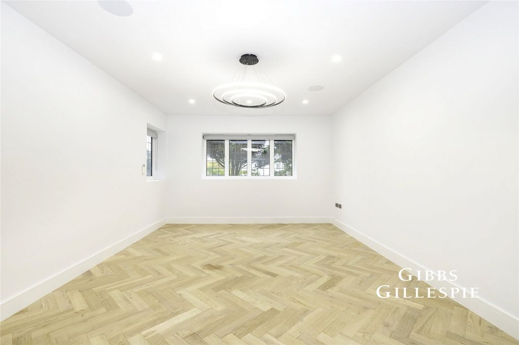 Property photo 3 of 23 Picture No. 30