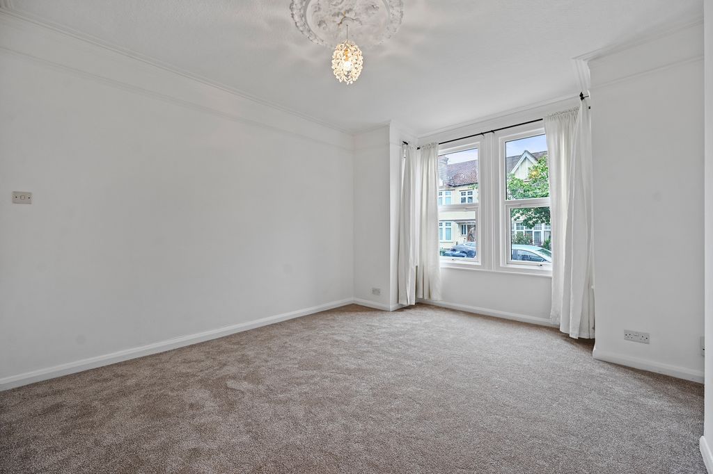 Property photo 3 of 11 9