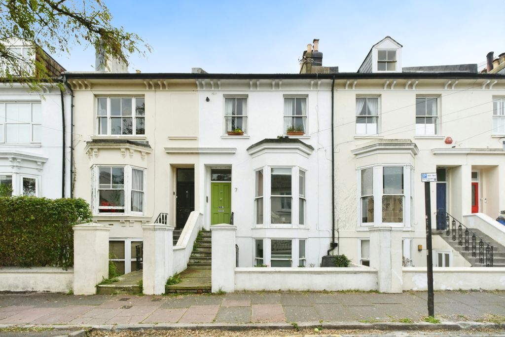 Property photo 2 of 20