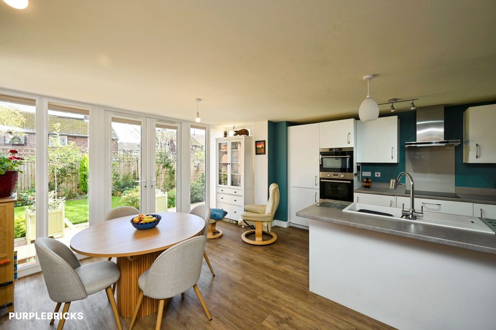 Property photo 2 of 32