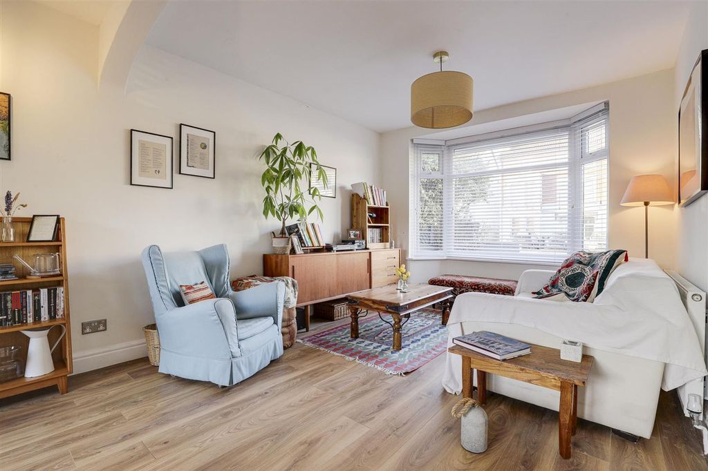 Property photo 2 of 24