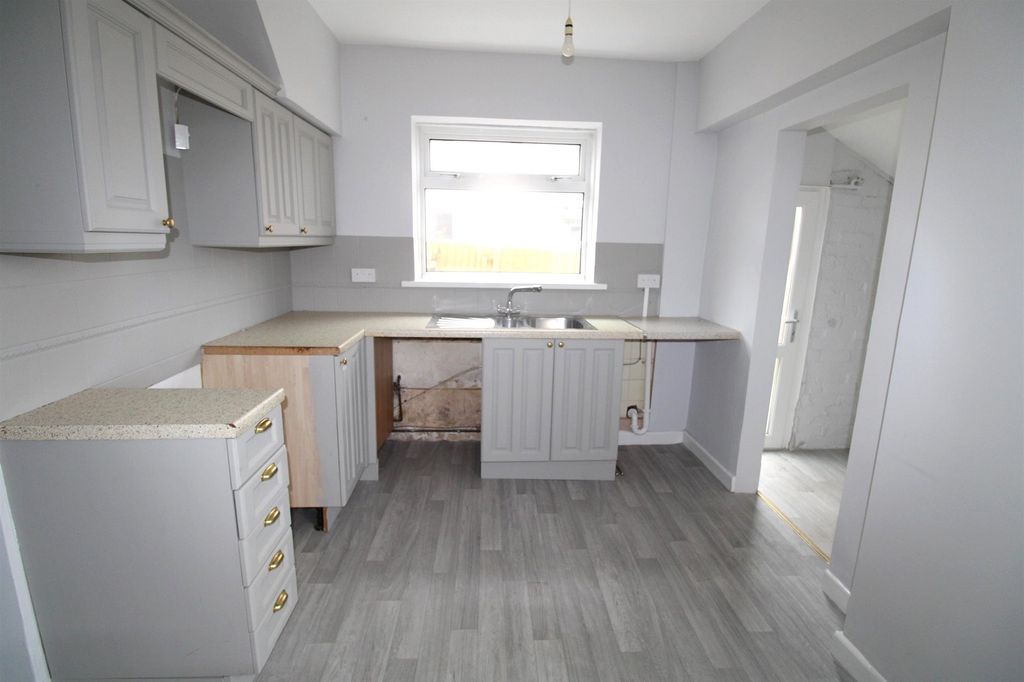 Property photo 3 of 19 Kitchen Area