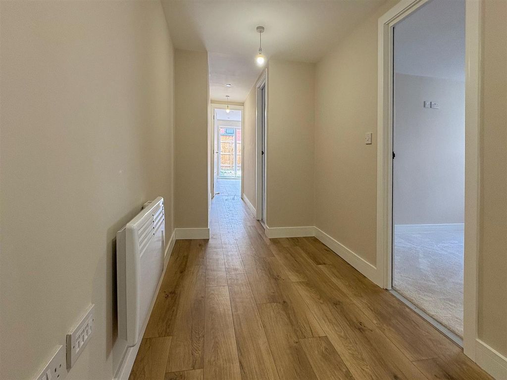 Property photo 3 of 13 6B3347E4-947d-4F3c-9d34-3c08593E85d8.Jpg