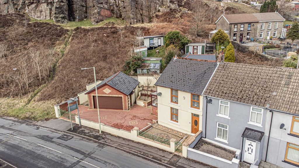 Property photo 2 of 35