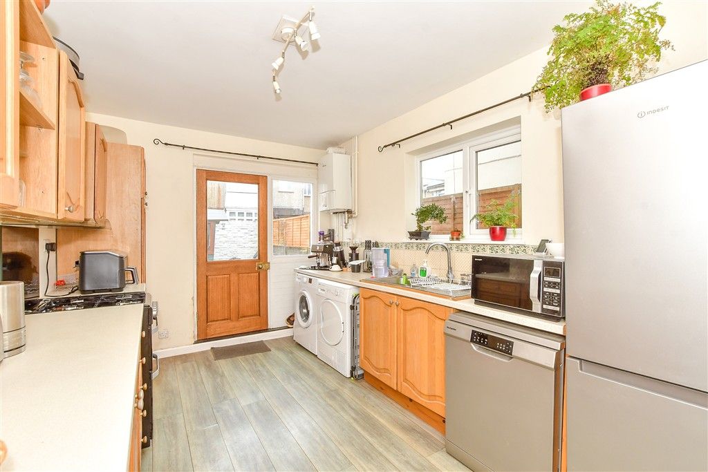 Property photo 1 of 11 Kitchen